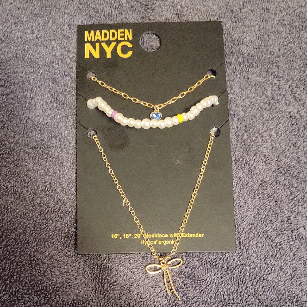 Gold and Pearl Necklace Set